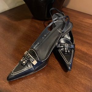 EUC Stuart Weiztman Black Leather Slingback Kitten Heels w/White Stitching.